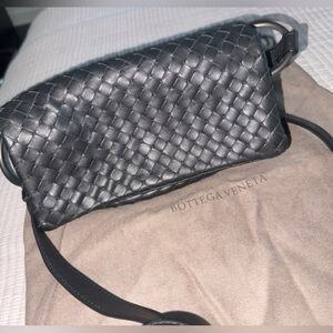 Bottega Veneta Intrecciato Leather Ring-Detail Crossbody – Black – Like New